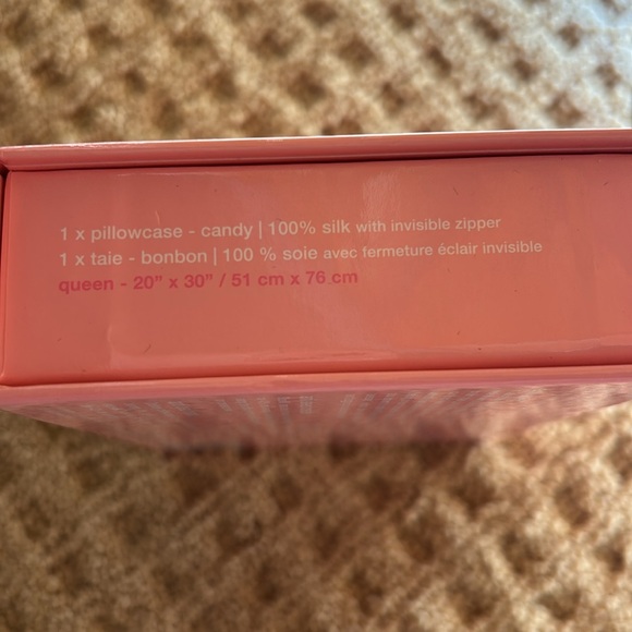 BNIB Slip Silk pillowcase and sleep mask set petal pink - Picture 7 of 7